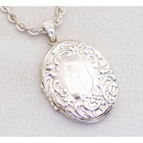 Vintage Silver Tone Art Nouveau Oval Locket Necklace 31 inch Branded 1928 - A22 - Picture 1 of 5